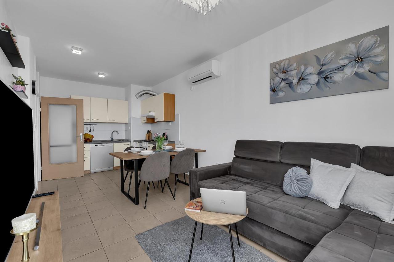 Apartman Magnolia Макарска Екстериор снимка